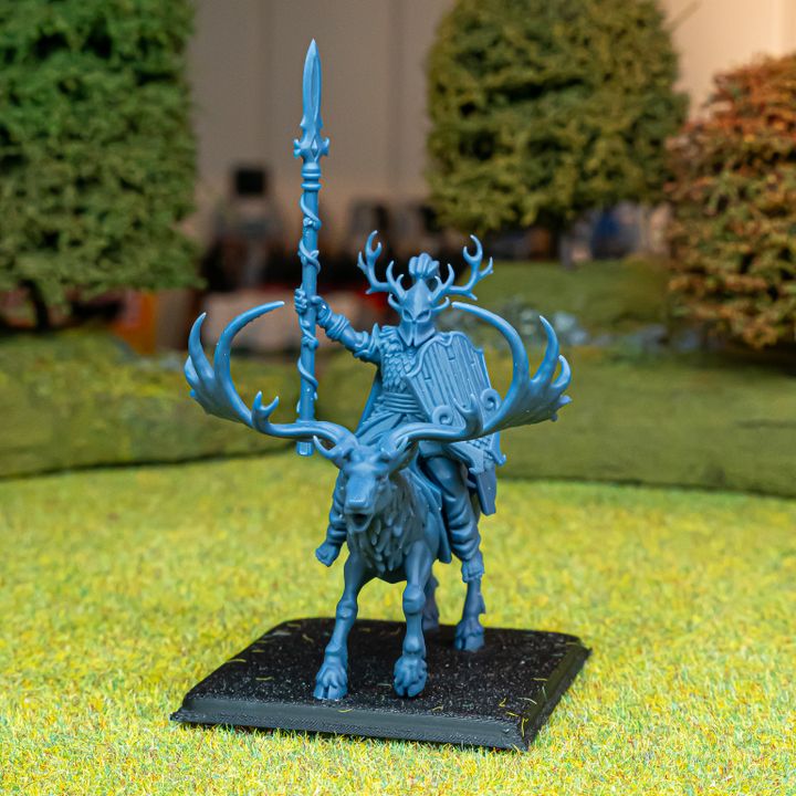 feral elf battle standard bearer, feral elves | highlands miniatures (copy)